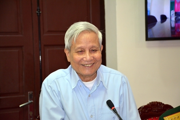 Đồng chí Hà Đăng, nguyên Ủy viên Trung ương Đảng, nguyên Trưởng ban Tư tưởng - Văn hóa Trung ương phát biểu tại hội nghị.